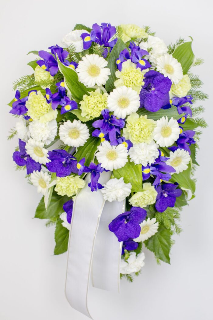 Leinakimp valgete ja siniste lilledega - Kolm Lille lillepood